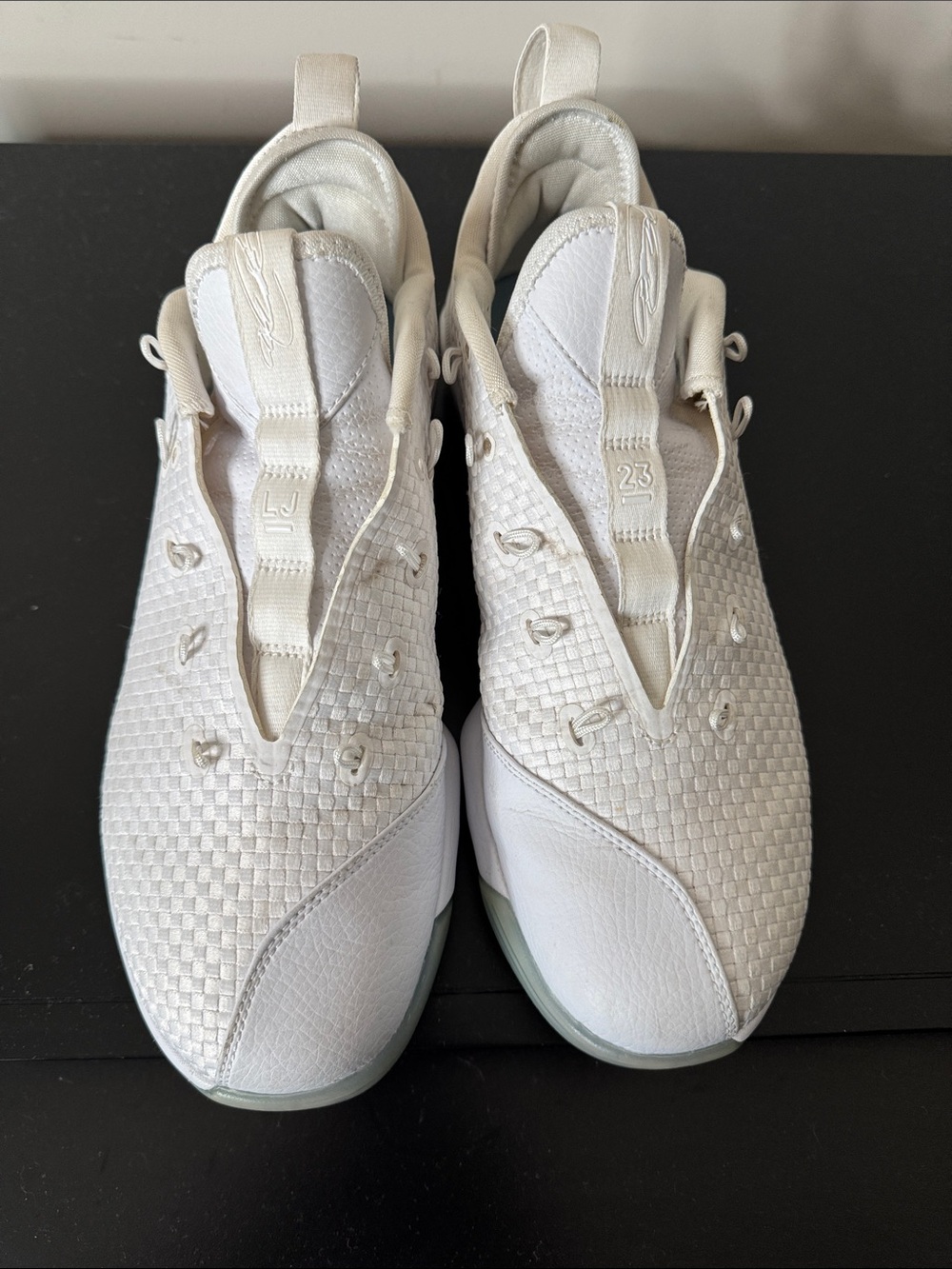 Nike Lebron XIV 14 Low Basketball Shoes Mens 12 White Ice 878636-101 Sneakers